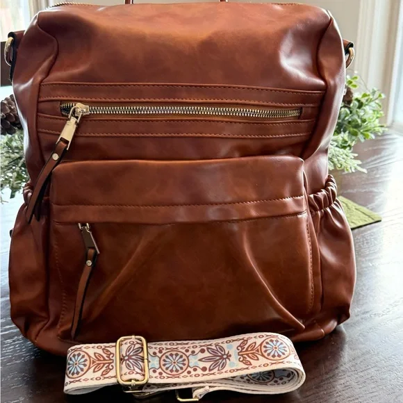 Faux Leather backpack black with removeable guitar strap & grab handle - Picture 2 of 12